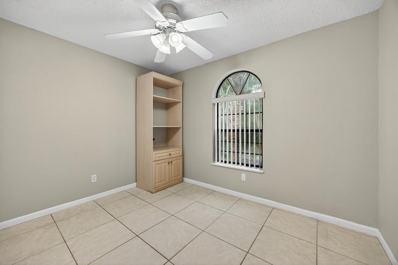 Photo 18 of 3945 Oak St, Jacksonville, FL 32205, photographed by Megapixeler