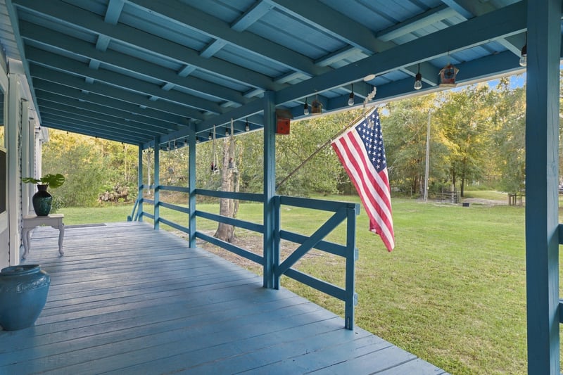 Covered porch with flag detail, photographed by Megapixeler on Secret Cove Rd, Middleburg, FL
