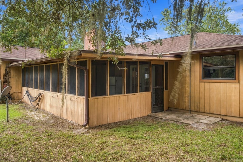 Exterior view of screened back porch at 2915 Trenton Ct, Orange Park, FL