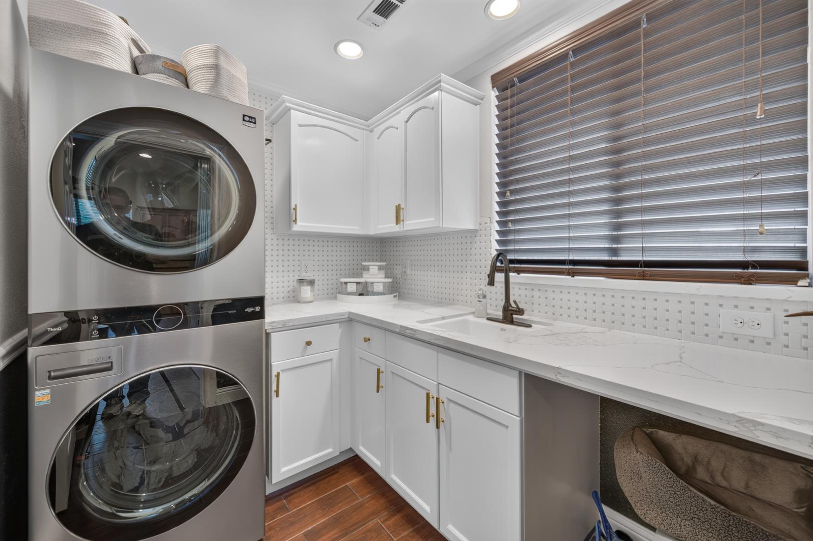 633 W Richmond Ave, photo 53
