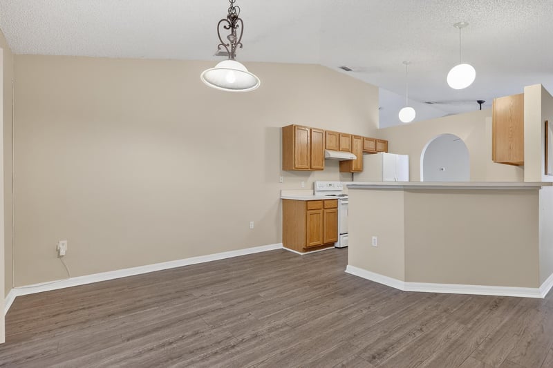 Dinign at 3584 Alec Dr, Middleburg, FL 32068