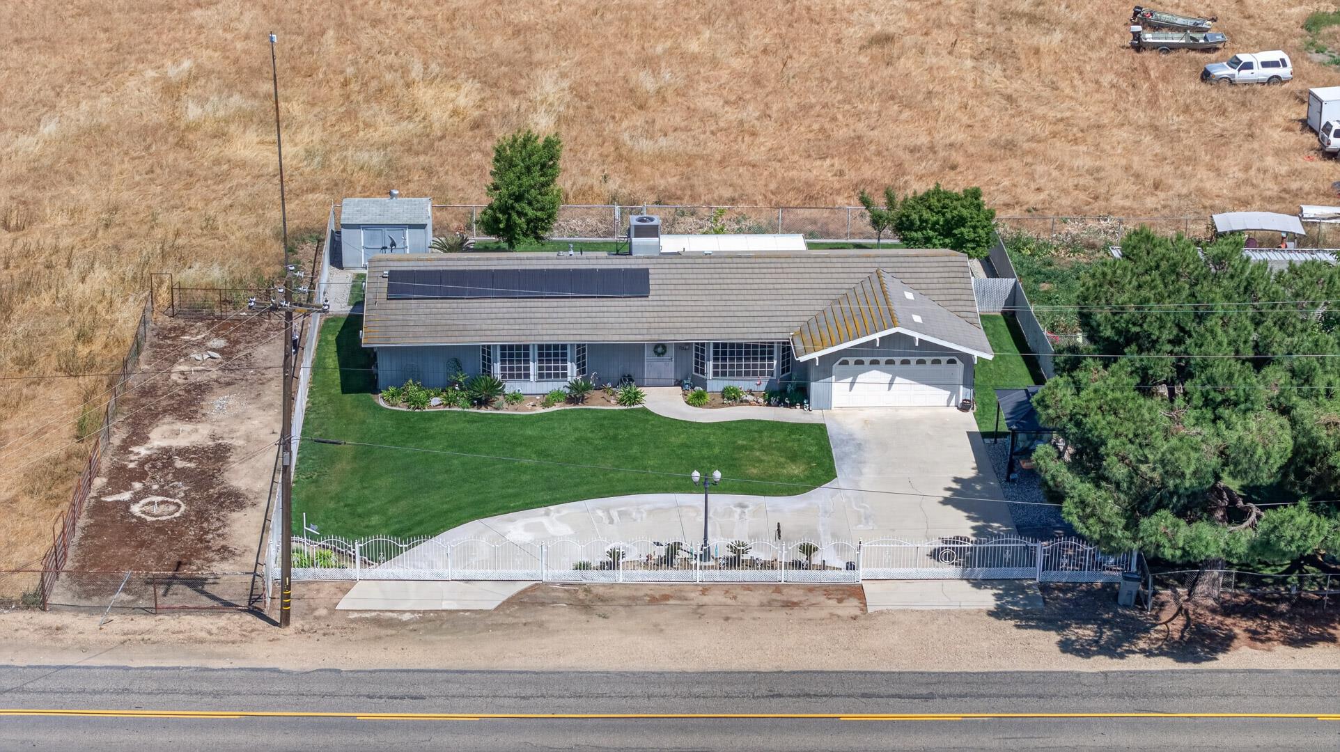 686 N Hayes Ave, photo 16