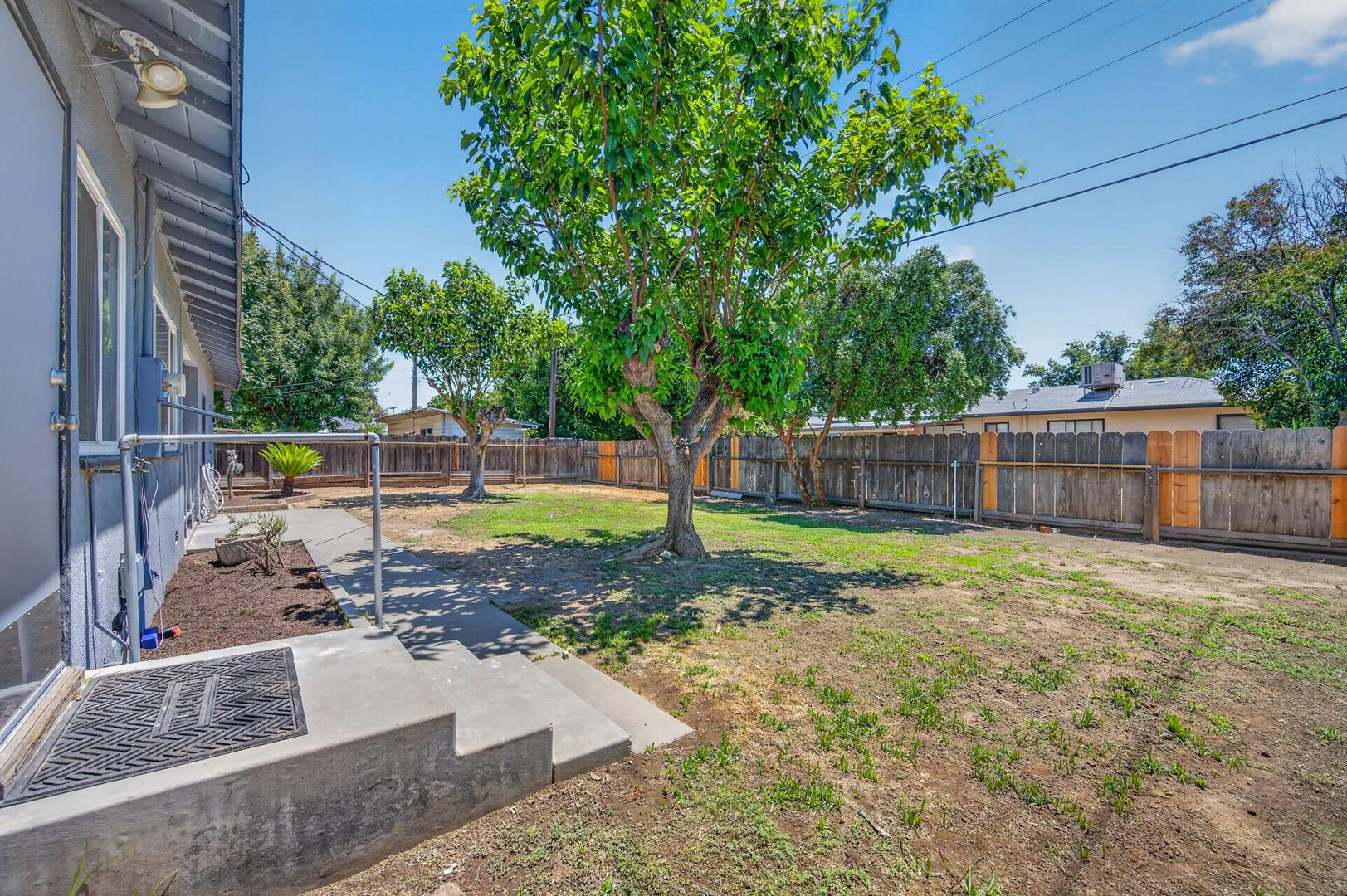 2302 E Fedora Ave, photo 39