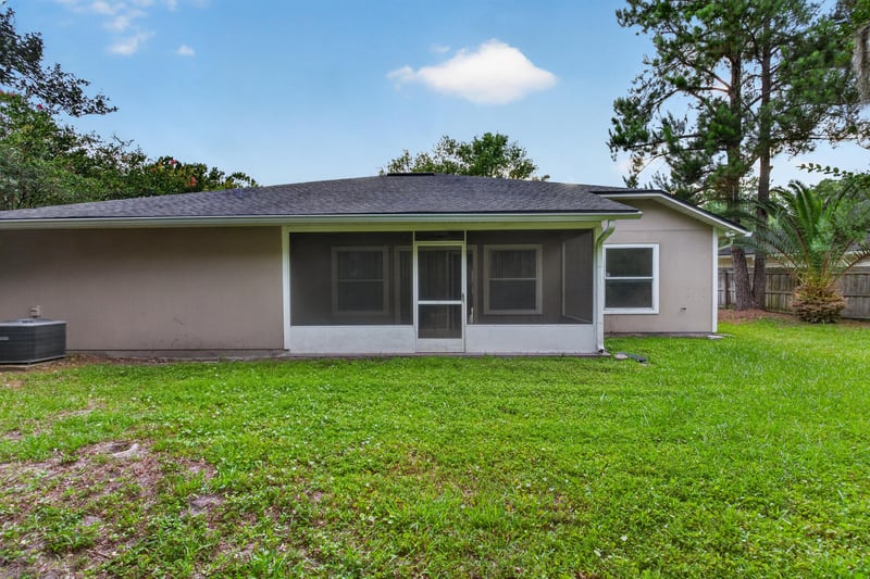 Rear exterior with lawn and patio at 1648 Glen Laurel Dr, Middleburg, FL 32068