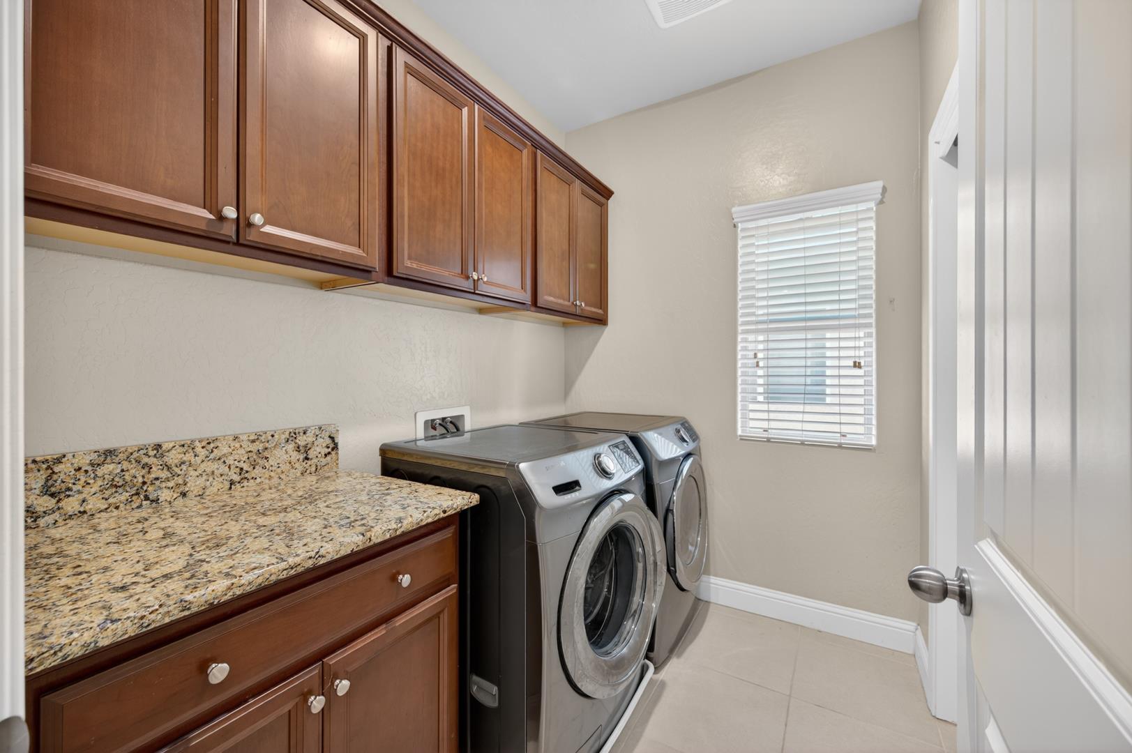 5281 N Phoenix Ave, photo 38