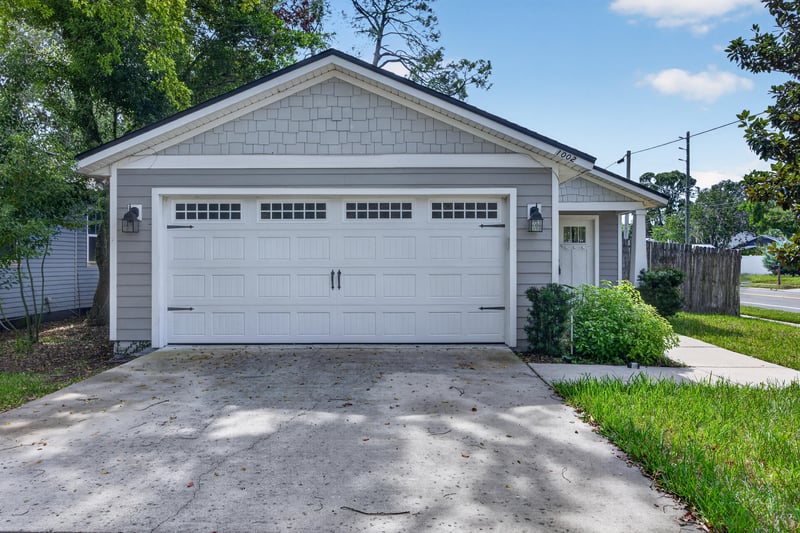 Front exterior view of garage and landscaped yard at 1002 Ingleside Ave, Jacksonville, FL 32205