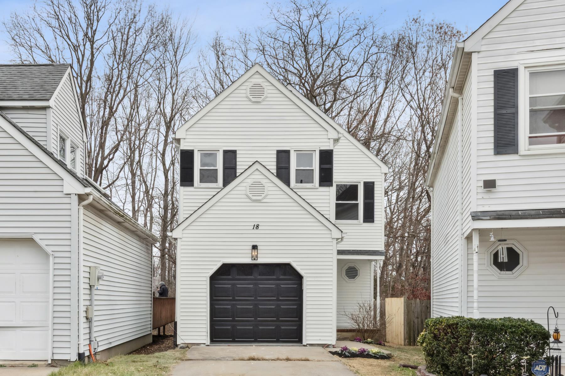 18 Oak Knoll Dr, Manalapan, NJ — sold by Josh Wolf Real Estate