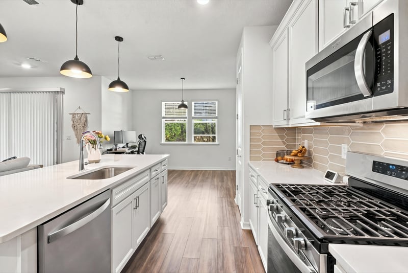 Kitchen stove and cabinetry, photographed by Megapixeler on Torres Trace, St. Augustine