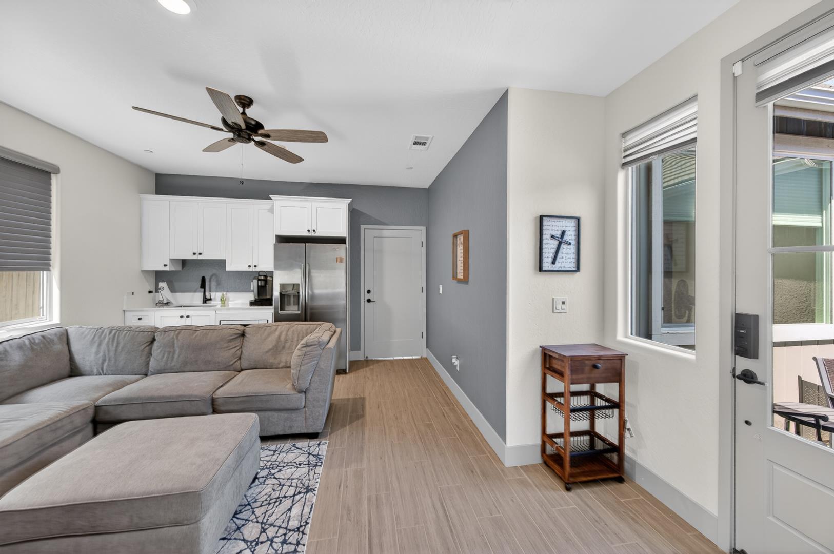 2086 N Phillip Ave, photo 58