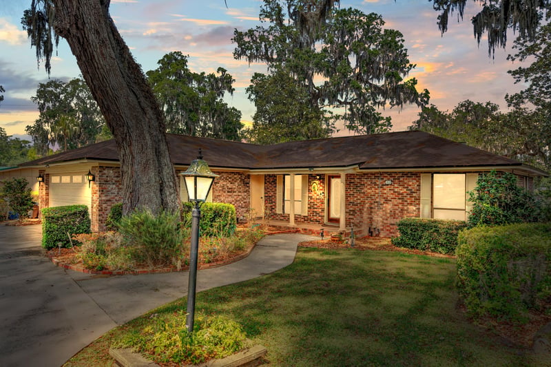 Day to Dusk at 31 Swimming Pen Dr, Middleburg, FL 32068