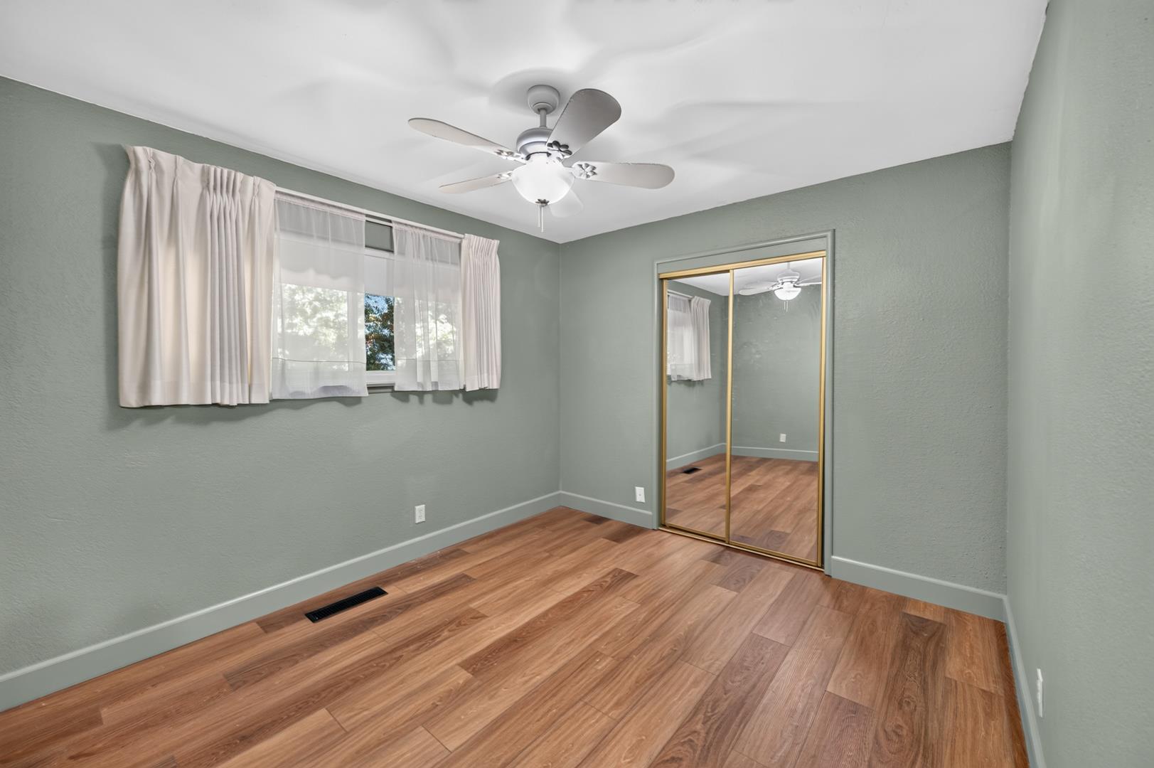 749 W Escalon Ave, photo 36