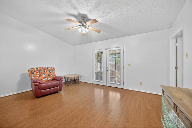 yirayma (86) at 7613 Chelmsford Dr, Jacksonville, FL 32244