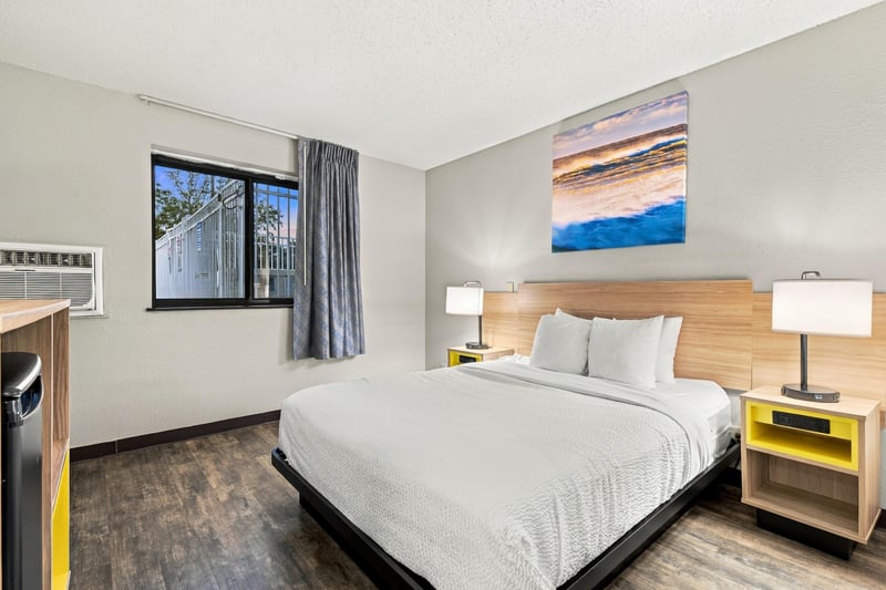 Guest room with bed and window, photographed by Megapixeler on Eldridge Loop, Orange Park