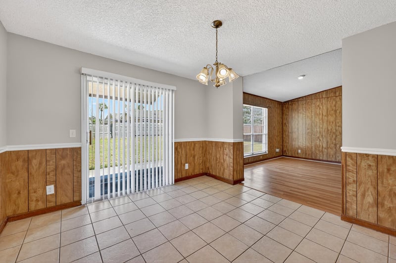 Dinign Room at 551 William Penn St, Orange Park, FL 32073