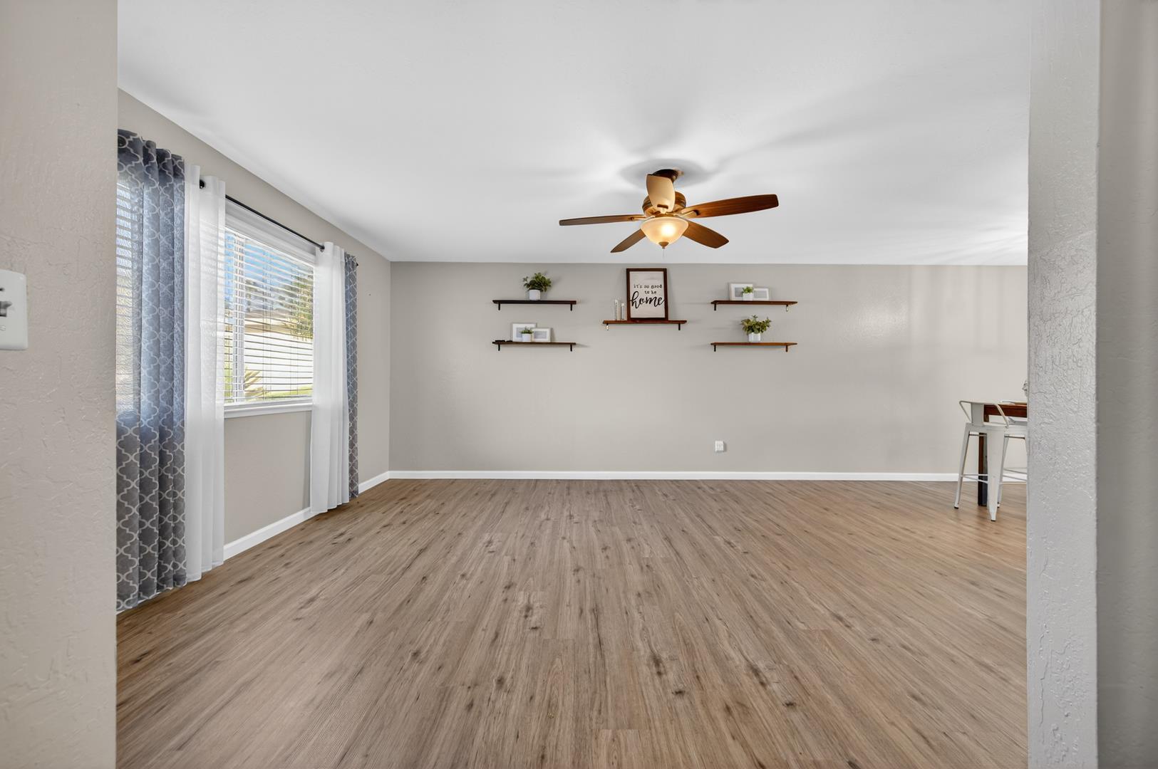 1235 W Dyer Ave, photo 13
