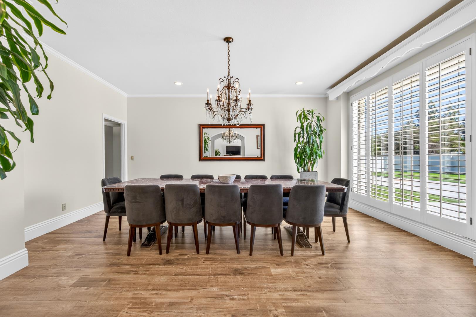 5261 N Van Ness Blvd, photo 22