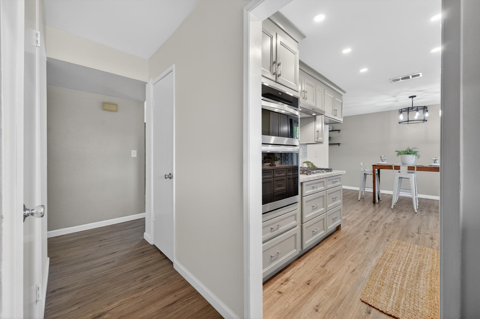 1235 W Dyer Ave, photo 26