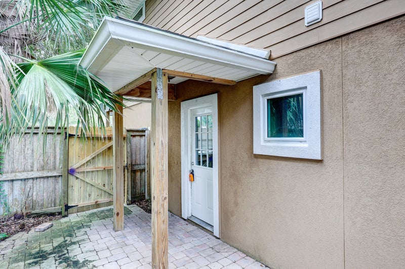 Etrance at 371 4th St, Atlantic Beach, FL 32233