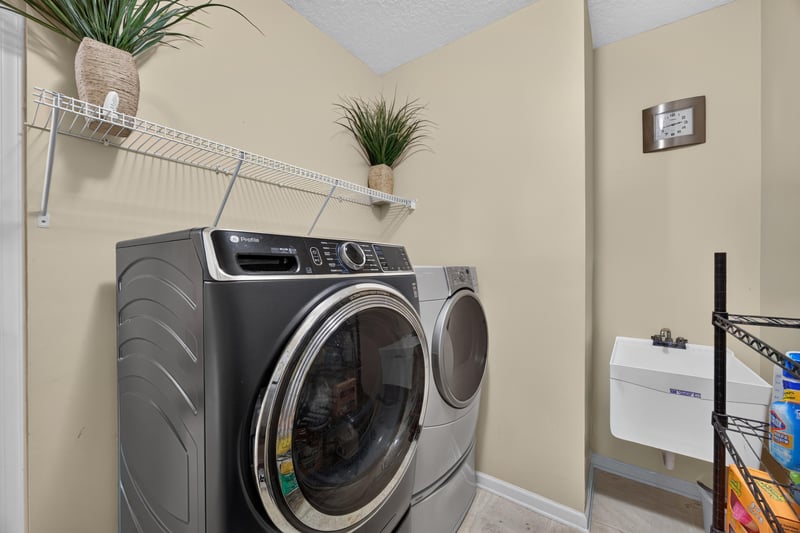 Laundry room with washer and dryer at 2875 Pebblewood Ln, Orange Park, FL 32065