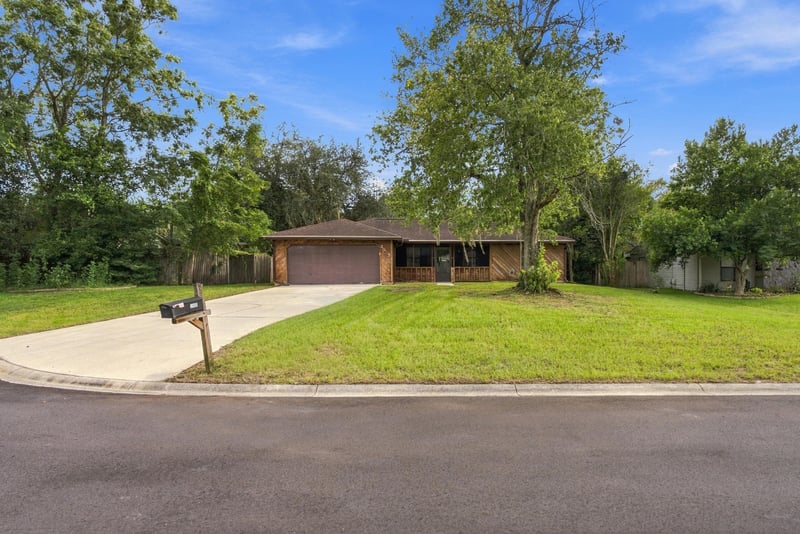 Front exterior from driveway with mailbox at 2915 Trenton Ct, Orange Park, FL