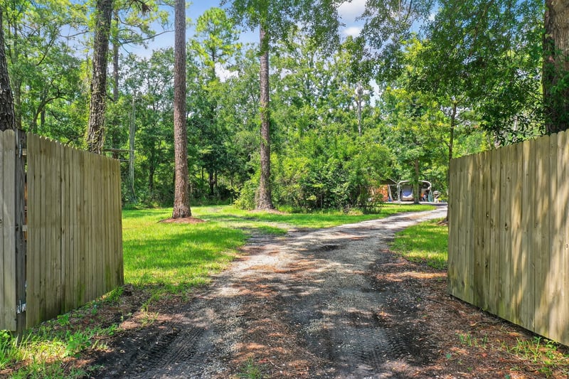 Photo 6 of 2561 Starratt Rd, Jacksonville, FL 32226, photographed by Megapixeler
