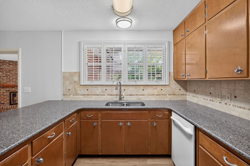Kitchen corner with tile backsplash and window over sink at 1834 Memory Ln, Jacksonville, FL
