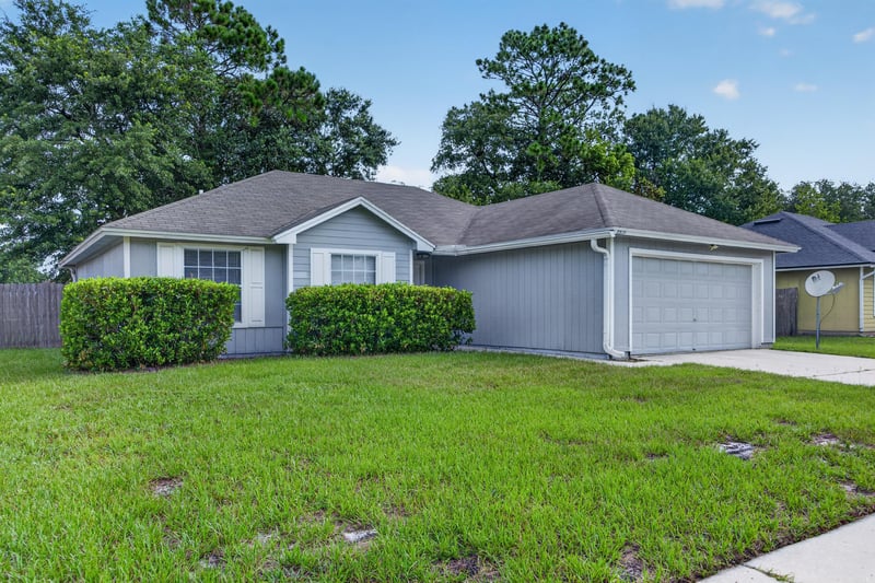 Front exterior view of driveway and entry at 8519 Blazing Star Ct, Jacksonville, FL 32210