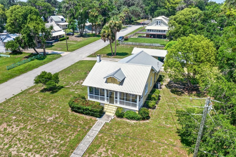 Drone side view of house and neighboring street at 101 N Lake St, Crescent City, FL
