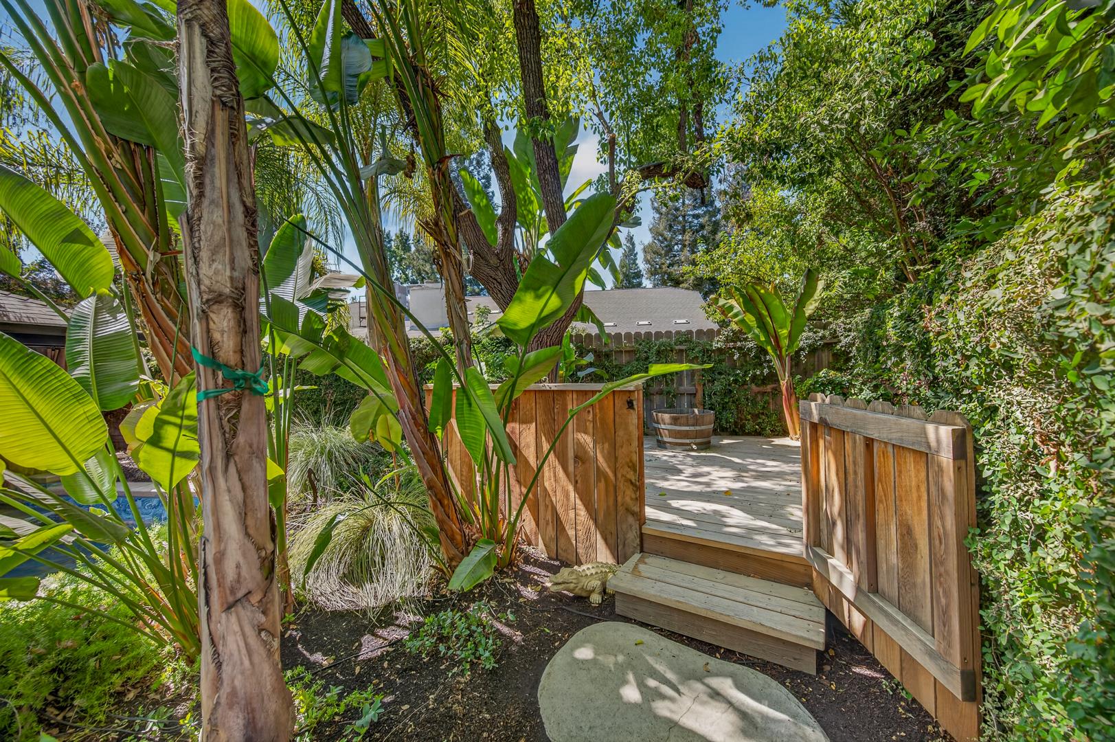 6495 N Vagedes Ave, photo 63