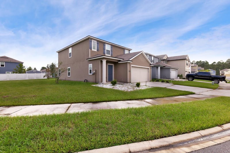 Side at 8455 Cape Fox Dr, Jacksonville, FL 32222