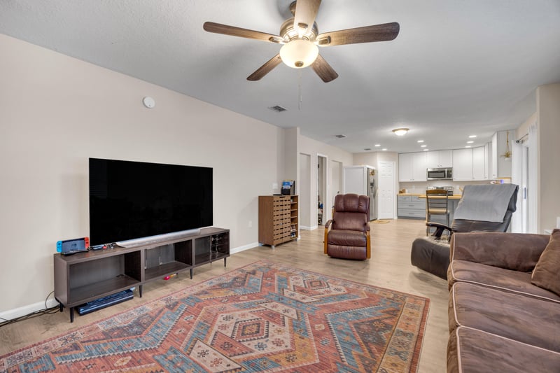 Living at 440 S Aberdeenshire Dr, St. Johns, FL 32259