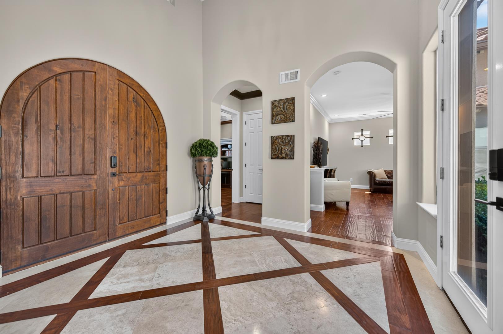 633 W Richmond Ave, photo 25