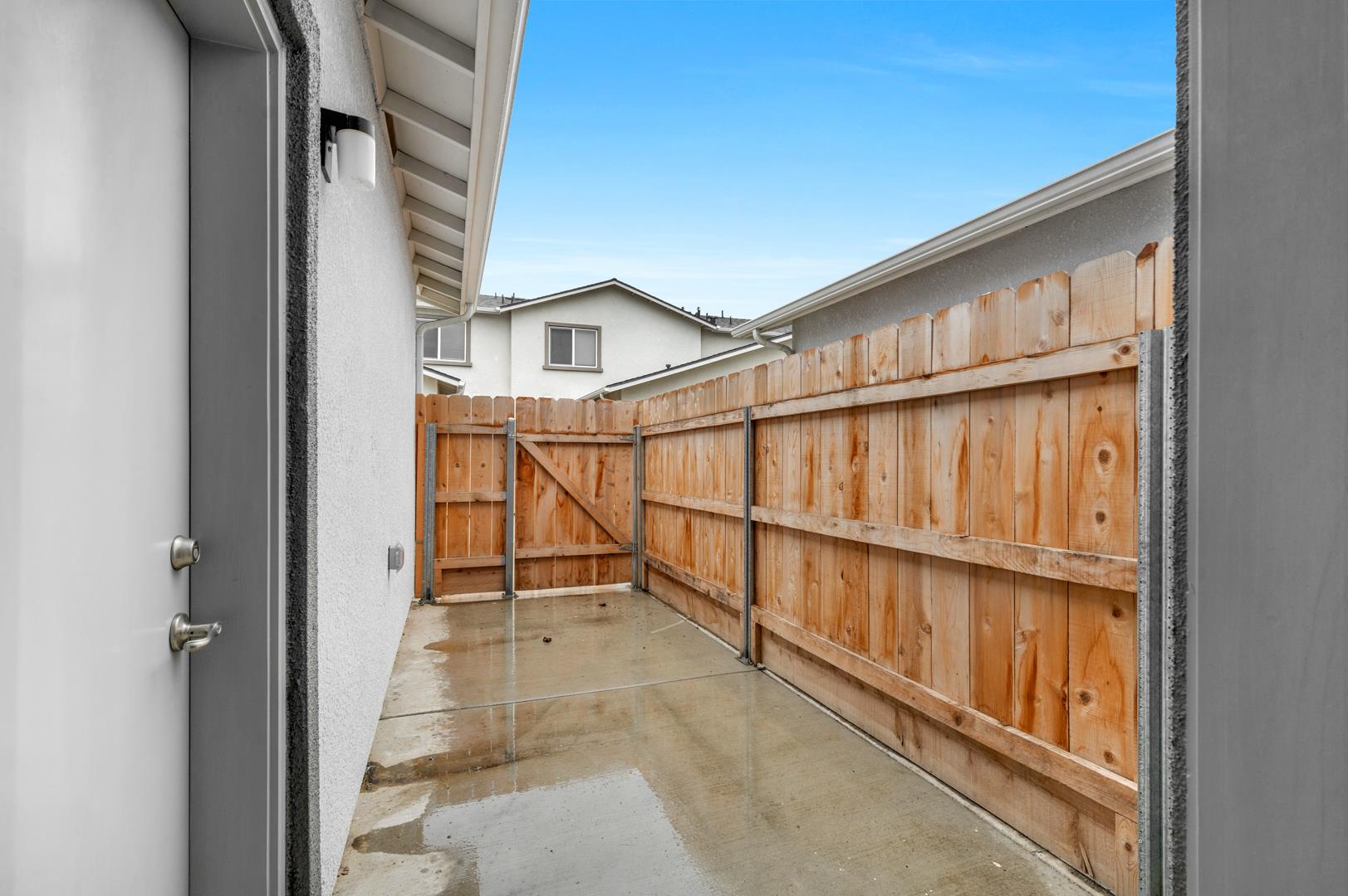 410 S Summit St, photo 17
