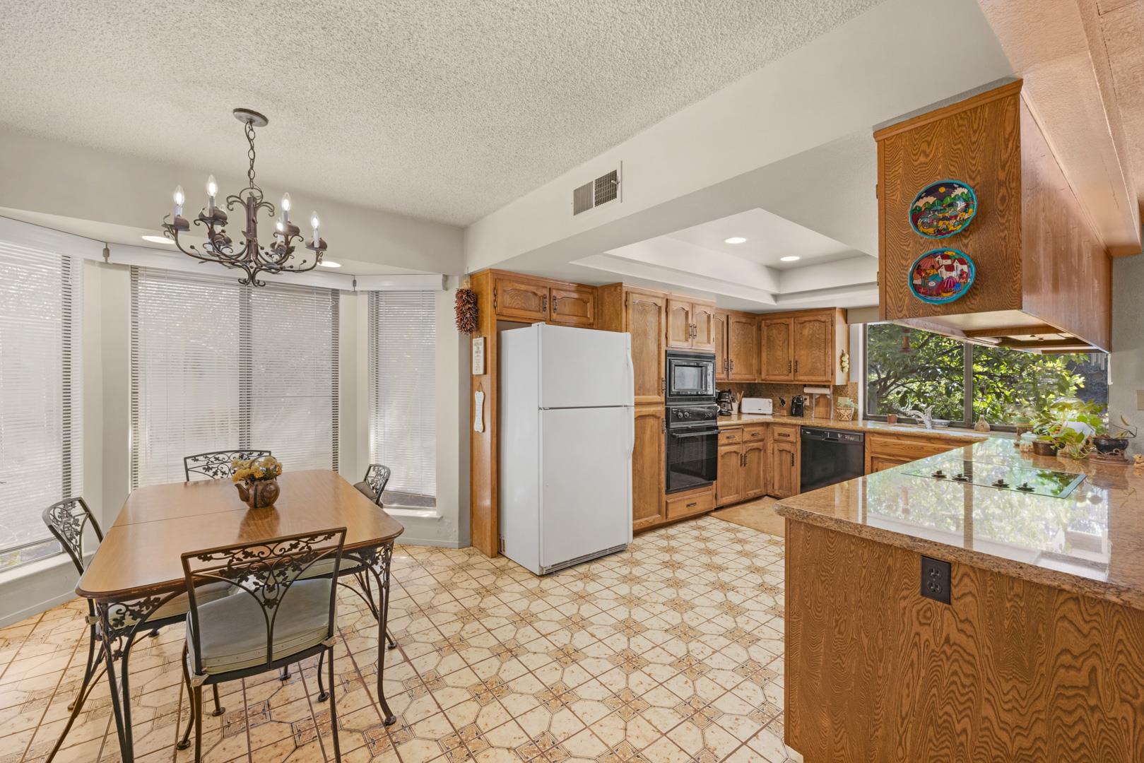 355 E Everglade Ave, photo 17
