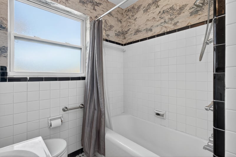 Photo 32 of 6942 Waikiki Rd, Jacksonville, FL 32216, photographed by Megapixeler