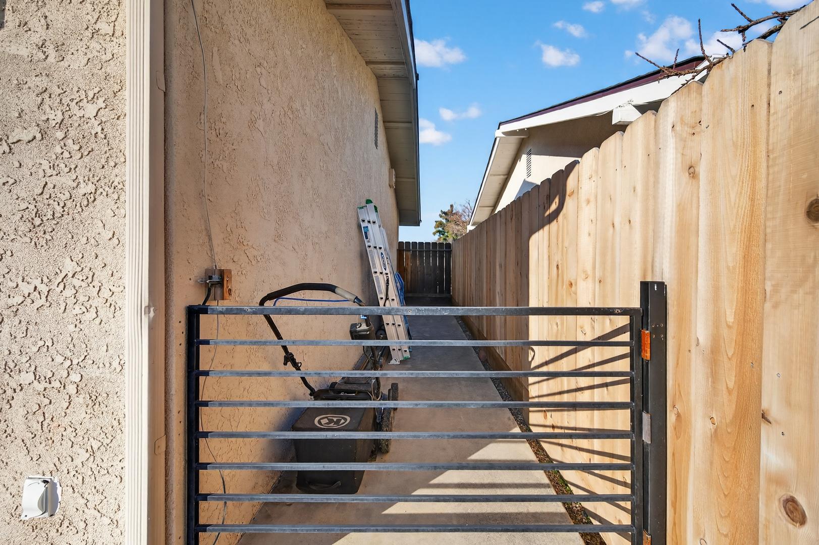 1506 Robinwood Ave, photo 50