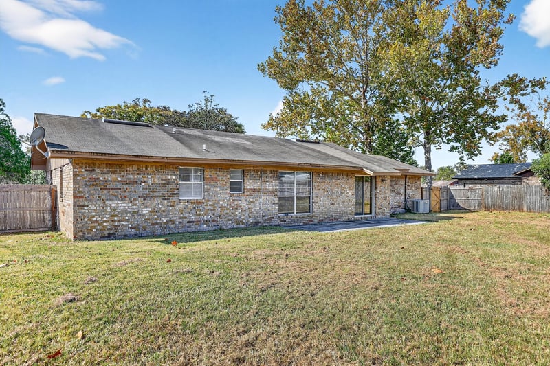 Backyard Diagonal at 551 William Penn St, Orange Park, FL 32073