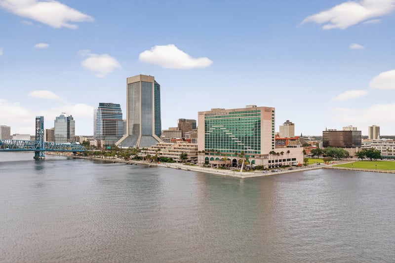 Photo 6 of 1015 Museum Cir, Jacksonville, FL 32207, photographed by Megapixeler