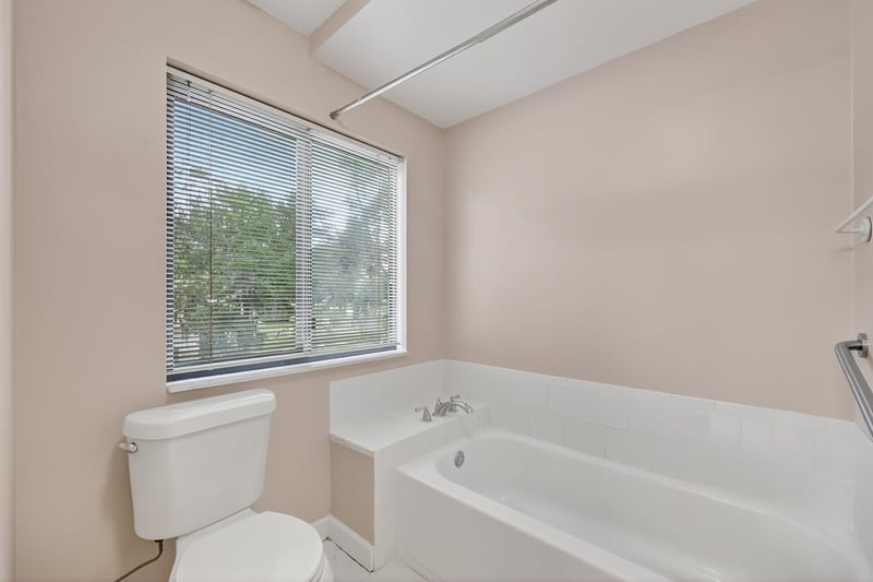 Primarty Bath at 2919 Sandy Branch Ln, Jacksonville, FL 32257