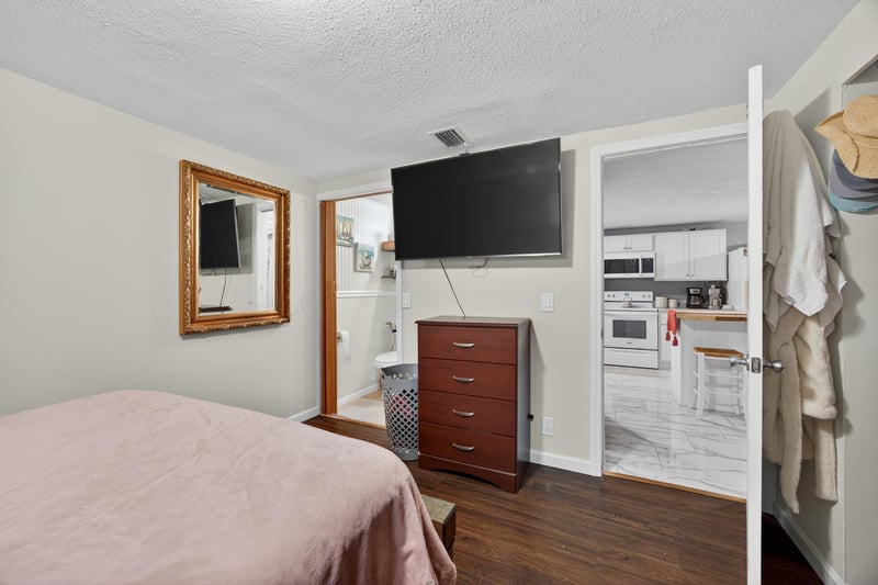 Photo 43 of 7221 Dostie Dr E, Jacksonville, FL 32209, photographed by Megapixeler