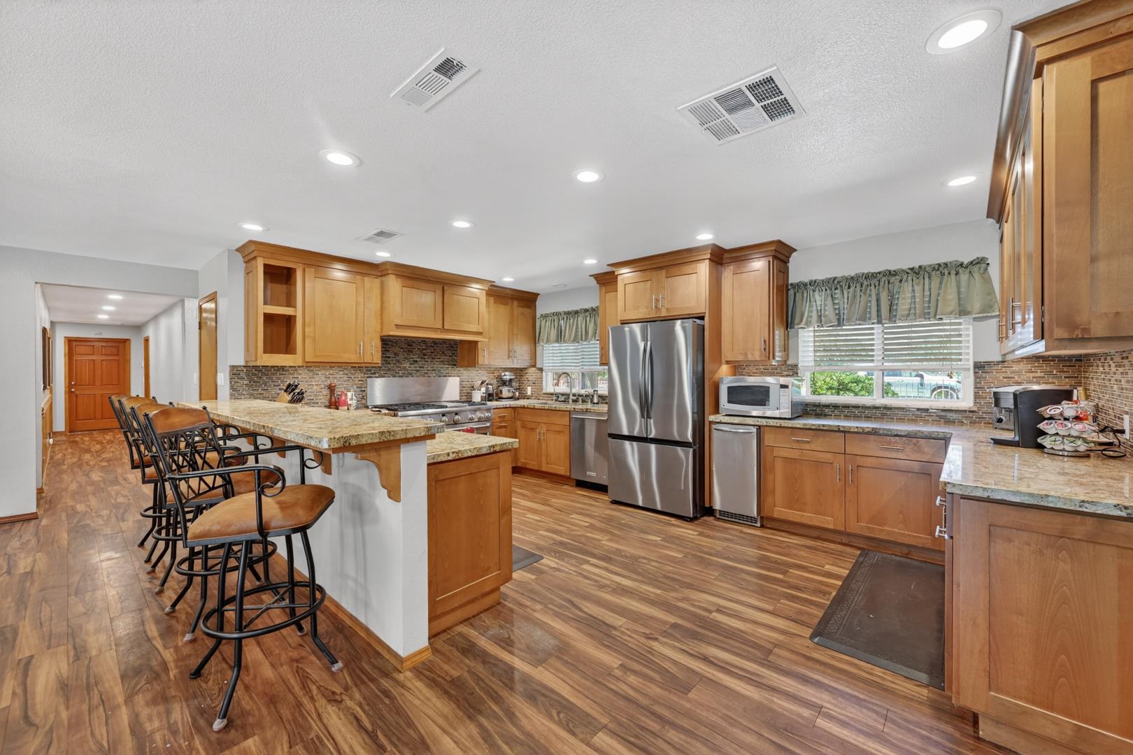 1185 N Locan Ave, photo 36