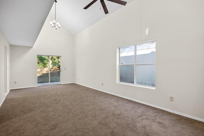 Photo 9 of 10986 Traci Lynn Dr, Jacksonville, FL 32218, photographed by Megapixeler