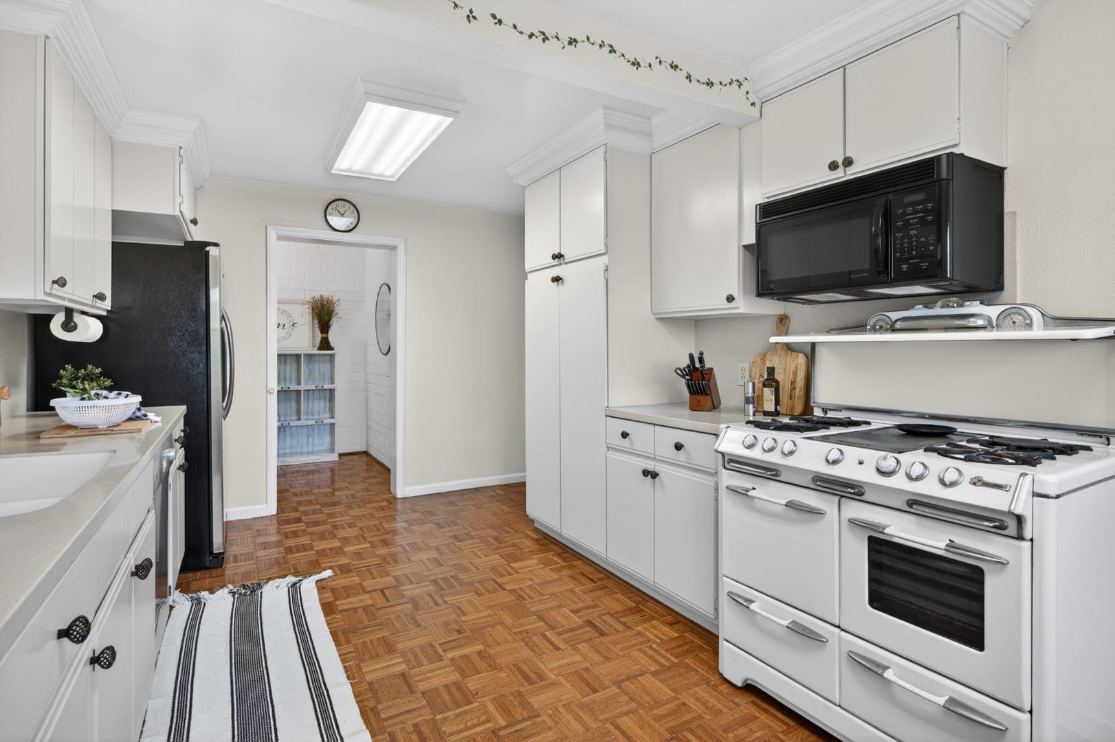 1220 E Sussex Way, photo 22