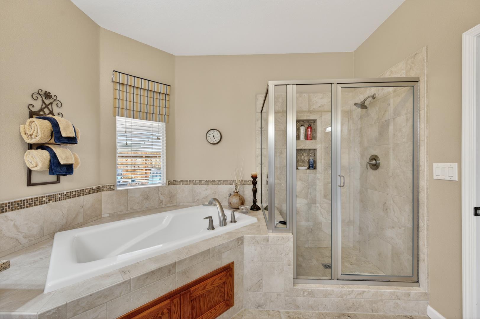 2450 E Fox Glen Ave, photo 37