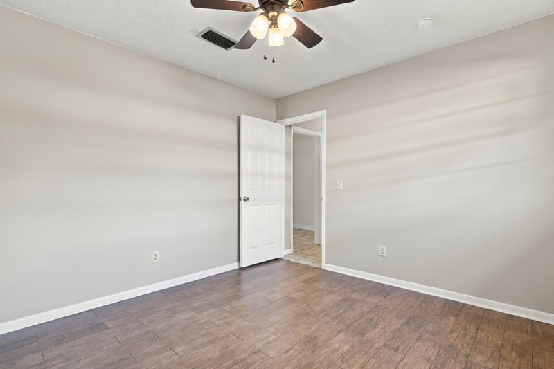 Bedroom interior view, photographed by Megapixeler on Crosby Ln, Orange Park