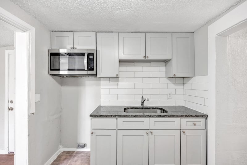 Photo 8 of 1750 W 29th St, Jacksonville, FL 32209, photographed by Megapixeler