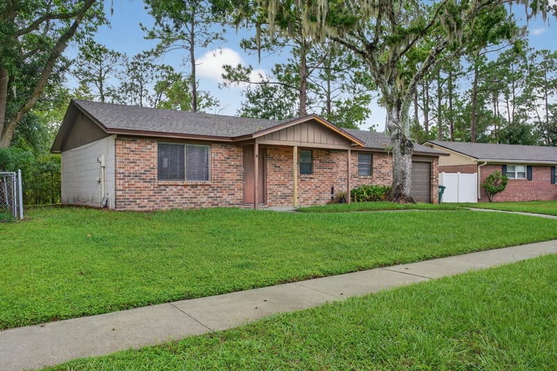Front Left at 9937 Moss Side Ln, Jacksonville, FL 32257