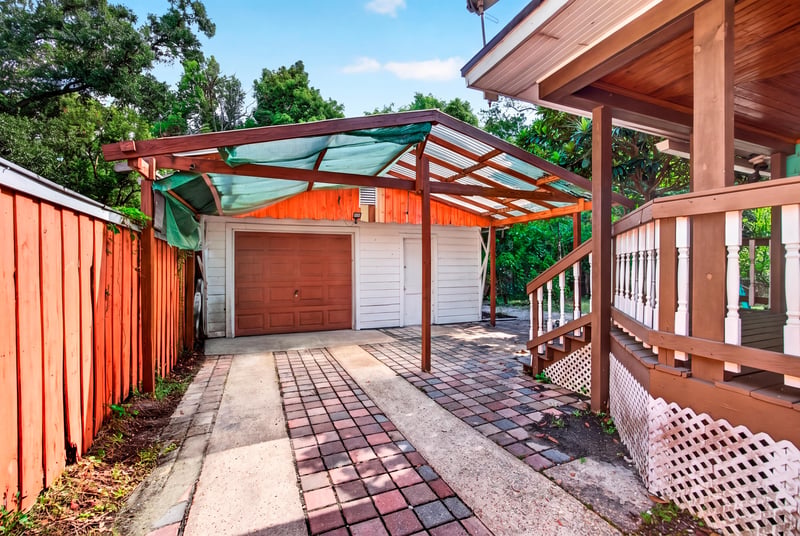 Side yard with brick pavers leading to detached garage at 2841 Ernest St, Jacksonville, FL 32205