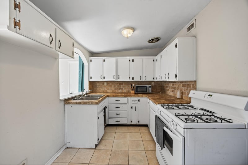 Photo 9 of 3017 Lorman Dr, Jacksonville, FL 32223, photographed by Megapixeler