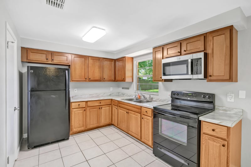 Photo 11 of 2704 Tina Ln, Middleburg, FL 32068, photographed by Megapixeler